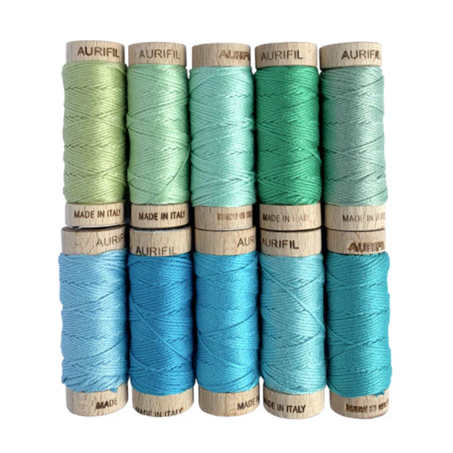 Fil à broder Aurifil Seaside Blues de Susan Ache, 100 % coton, 10 petites bobines, idéal pour l'artisanat, le matelassage, la broderie et la couture.