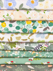 CraftsFabrics Fat Quarters-Bündel mit blauem Blumenmuster, 100 % Baumwoll-Twill, bedruckt, vorgeschnittene Bastelstoffquadrate zum Quilten, für Kunst, Handwerk und DIY-Projekte, 8 Stück/Los