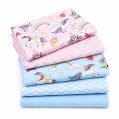 CraftsFabrics Lot de 5 tissus en coton imprimés licorne, arc-en-ciel, château, nuages, 50 x 40 cm de large, pour patchwork, quilting, couture, coussin