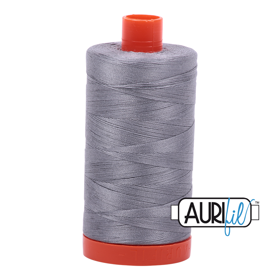 Aurifil Mako Cotton Solid 50WT Gris 1 grande bobine - 1 x 1422 yd Idéal pour la broderie à la machine, le matelassage et la couture