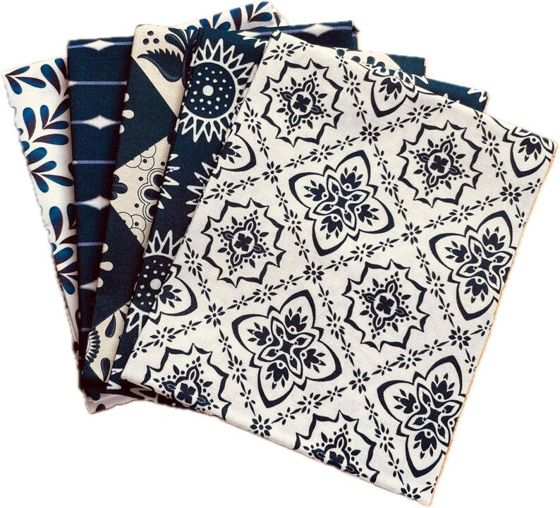 CraftsFabrics Porcelain Blue & White Floral Garden Fat Quarters Bundle